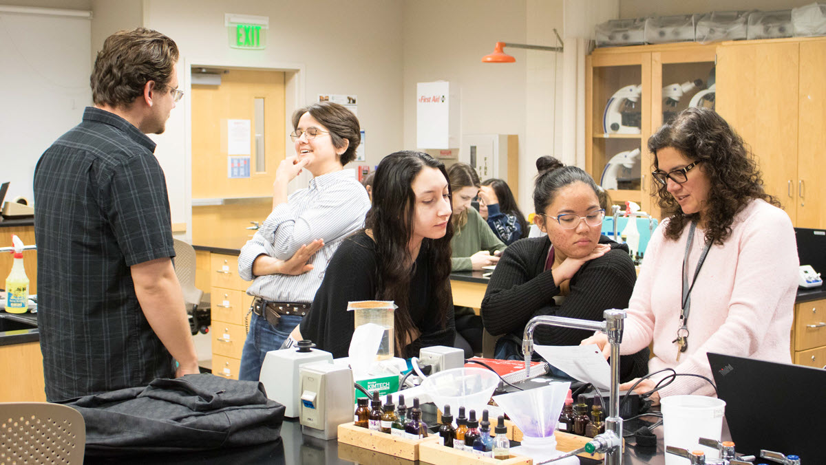 Students in the lab at Clovis Community College