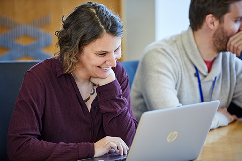  Immersive Virtual Environment Testing Area (IVETA) Head Susan Persky, Ph.D., answers questions during NHGRI's virtual reality Reddit "Ask Me Anything". Image: Ernesto del Aguila III, NHGRI